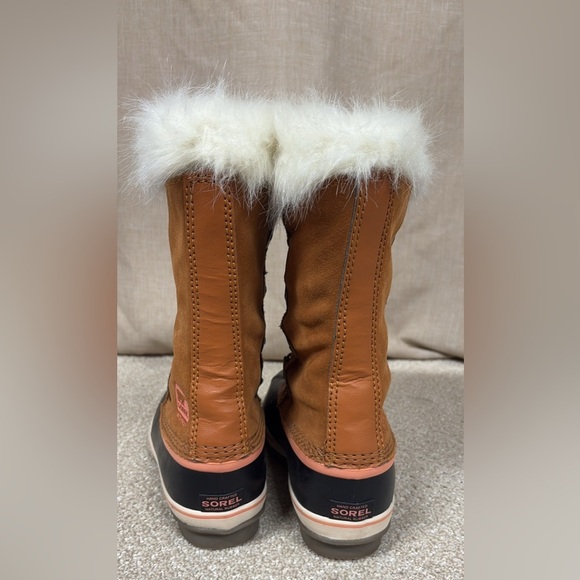 Sorel Joan of Arctic Boots in Tann with Pink Laces in Size 6 - Picture 4 of 6